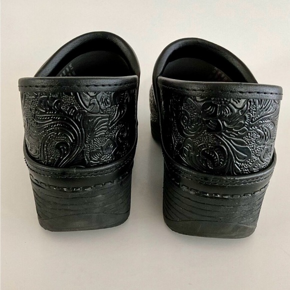 Dansko Clogs Women 8.5 Black Tooled Leather Comfort Nursing Professional - Picture 5 of 8